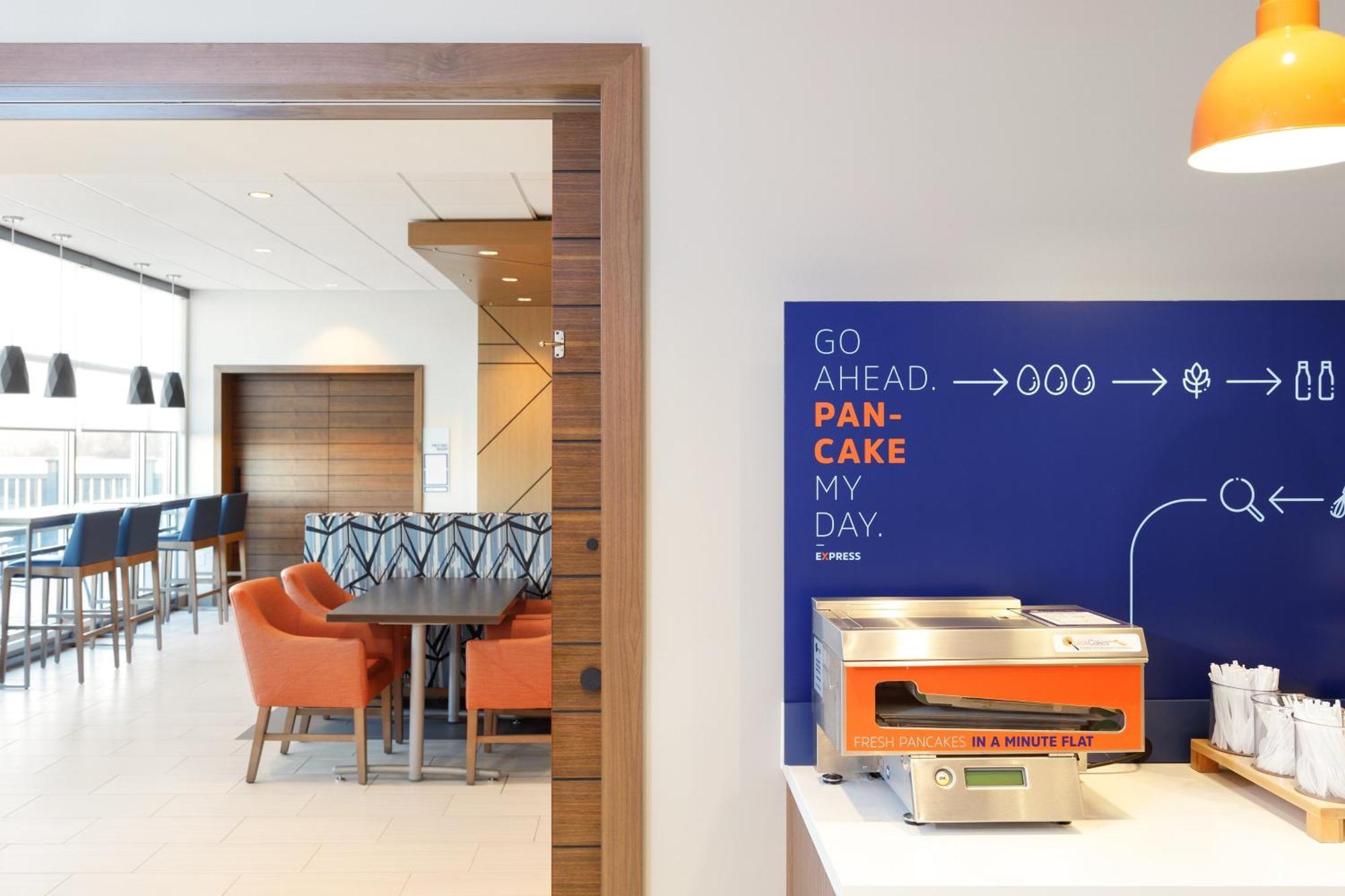 Holiday Inn Express Baltimore At The Stadiums By Ihg Ngoại thất bức ảnh